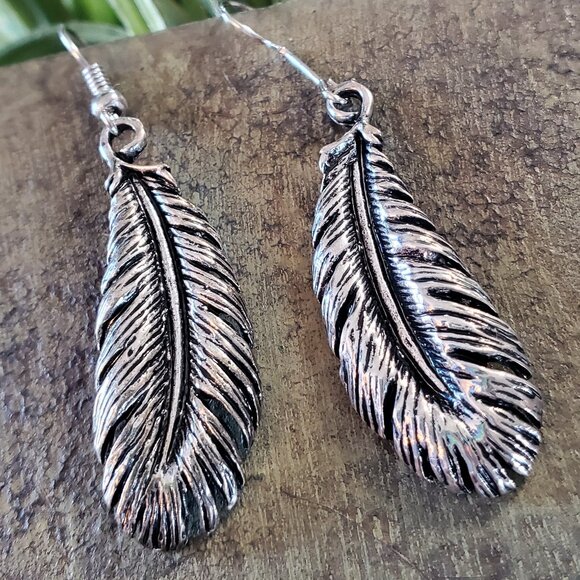 Silver Tone Feather Dangle Earrings 💥3 for $12💥 - Picture 2 of 2